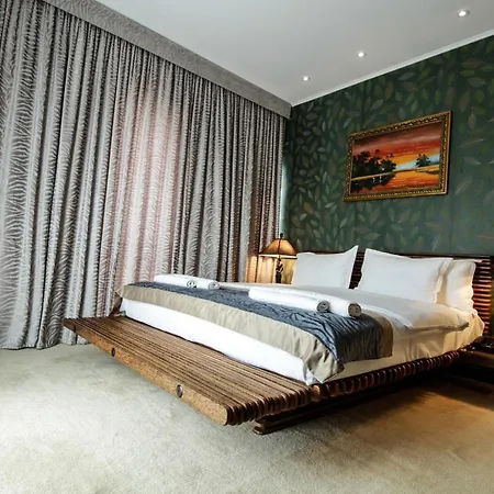 מלון Bavaria Blu And Conference Centre 4*
