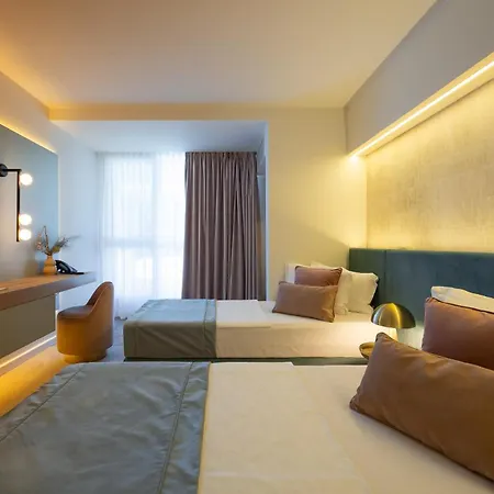 מלון Bavaria Blu And Conference Centre 4*