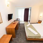 Bavaria Blu And Conference Centre 호텔 4*