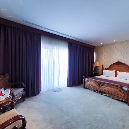 Bavaria Blu And Conference Centre Hotel 4*