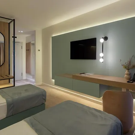 Bavaria Blu And Conference Centre Hotel 4*